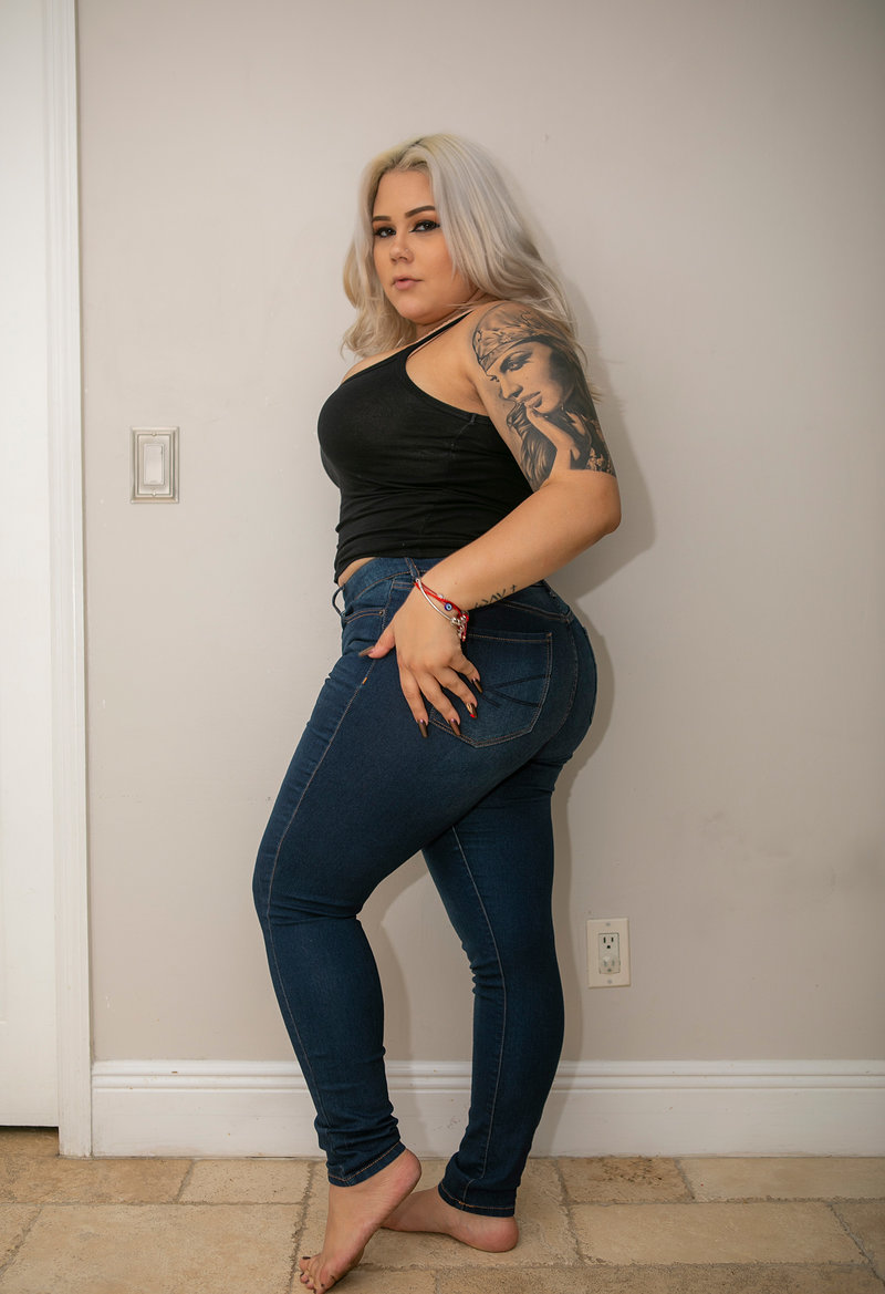 Анастасия, 22 года, 5 размер груди